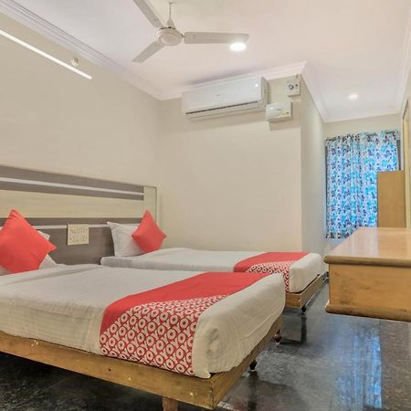 Oyo 11428 Hotel Krishna'S Residency Hyderabad Exterior foto