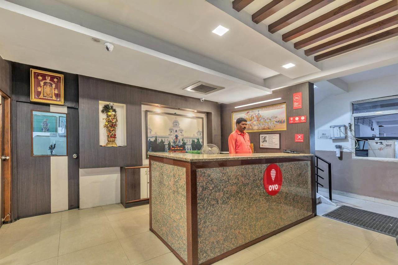Oyo 11428 Hotel Krishna'S Residency Hyderabad Exterior foto